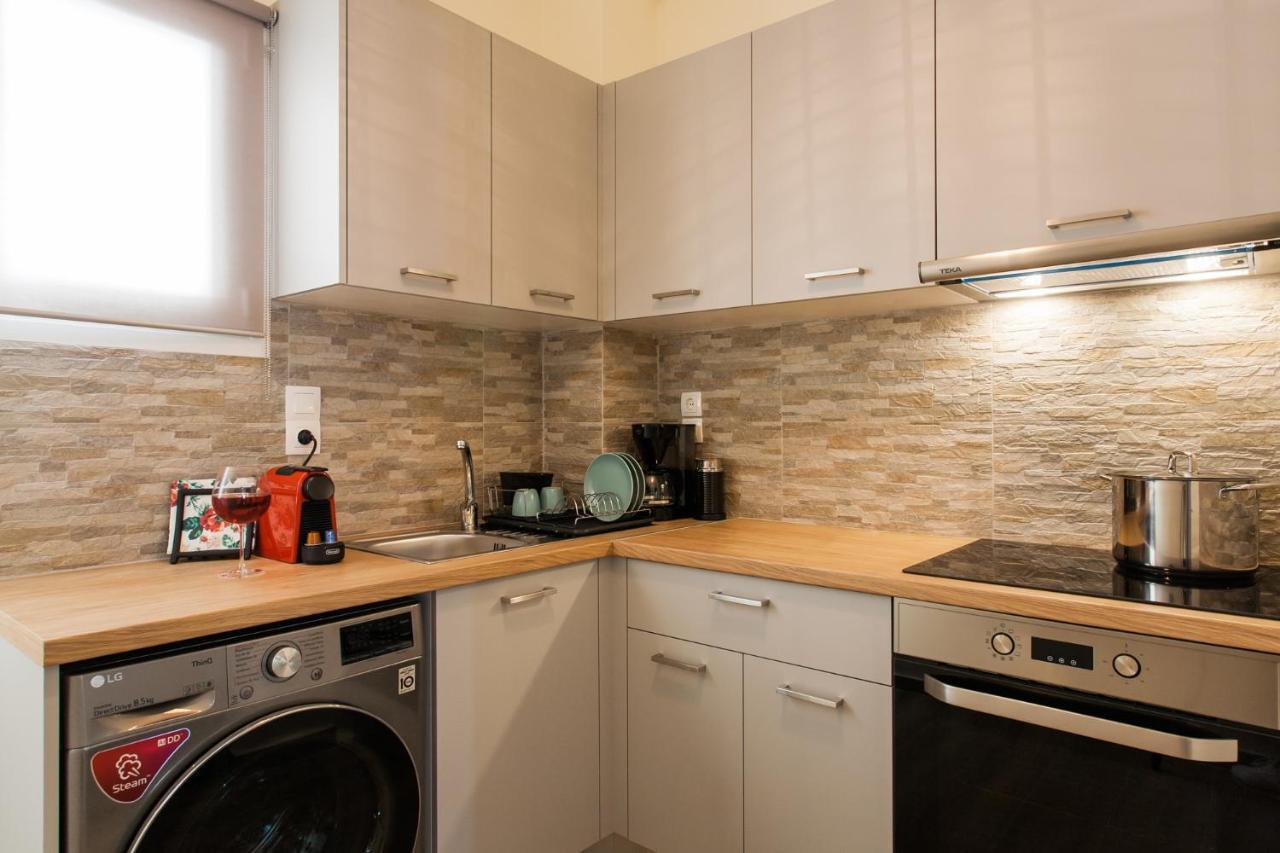 Lovely Renovated Apartment Walk To Acropolis Athens Exterior photo