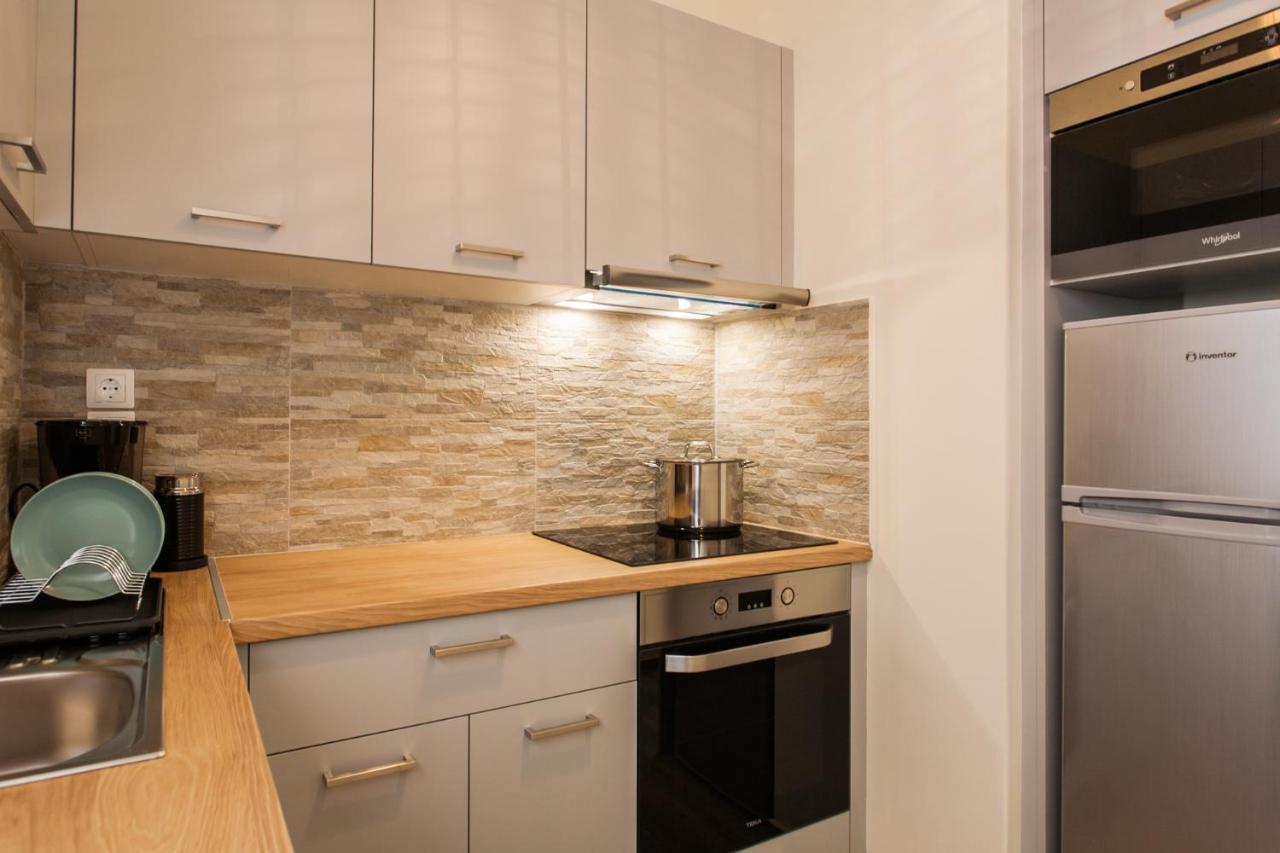 Lovely Renovated Apartment Walk To Acropolis Athens Exterior photo