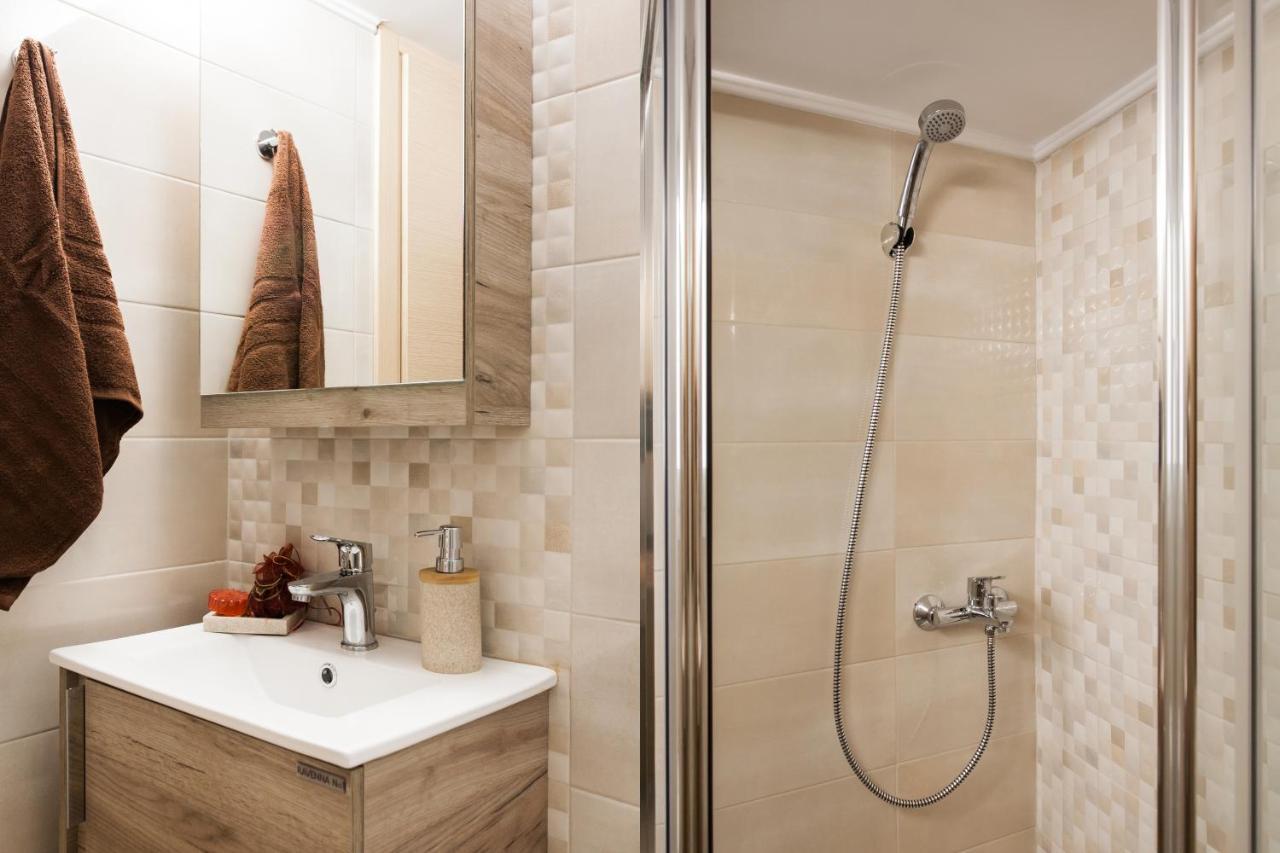 Lovely Renovated Apartment Walk To Acropolis Athens Exterior photo