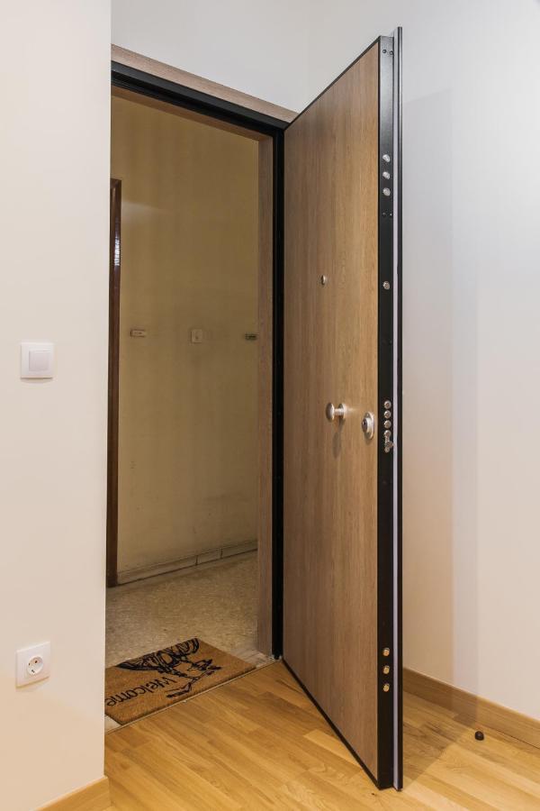 Lovely Renovated Apartment Walk To Acropolis Athens Exterior photo